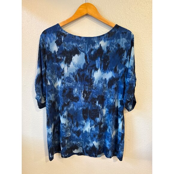 Chicos Travelers Women's Blue Patterned Top With Ruched Sleeves Size 3 - Picture 3 of 6
